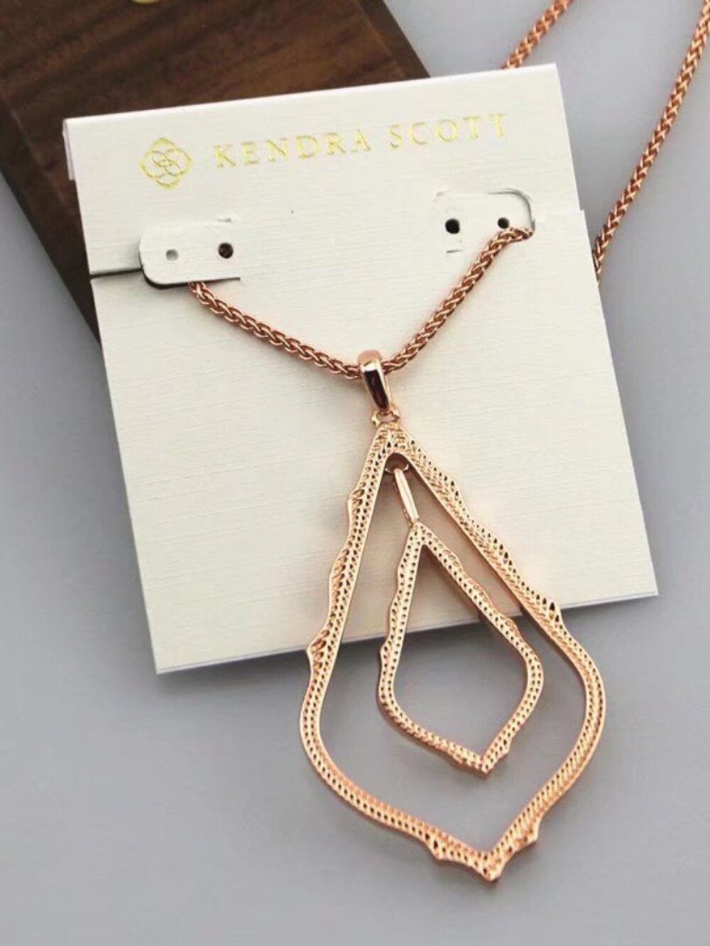 Kendra Scott necklace